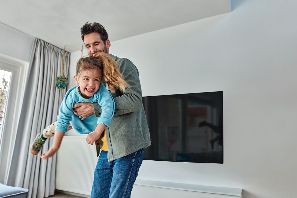 Vogels Comfort TVM3605 Flache TV-Wandhalterung bis 100 Zoll
