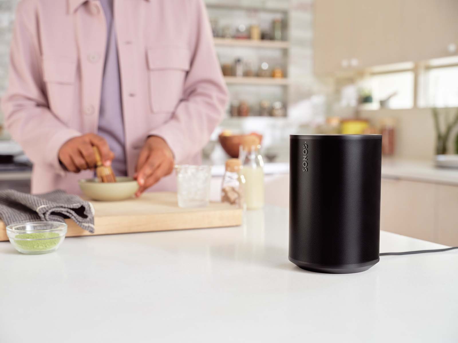 Sonos Era 100 WLAN-Lautsprecher mit Alexa-Sprachsteuerung