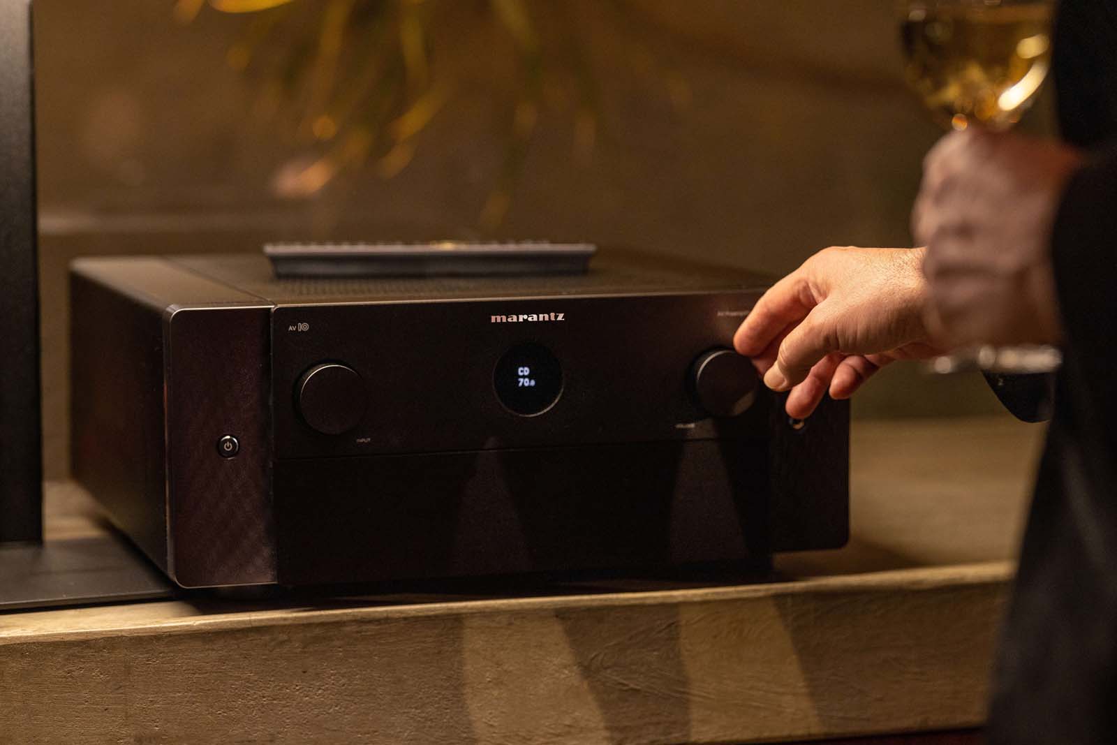 Marantz AV 10 15.4-Kanal-Heimkino-Vorverstärker