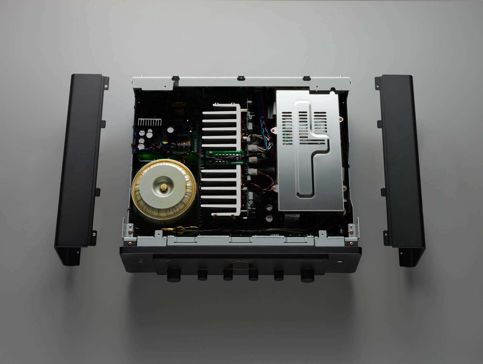 Marantz MODEL 40n Stereo-Vollverstärker mit Streaming-Funktion