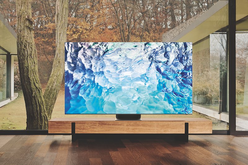 QN900B_Lifestyle_KV_Infinity_Screen_Alt_STV_D3_3504_H_b-LQ